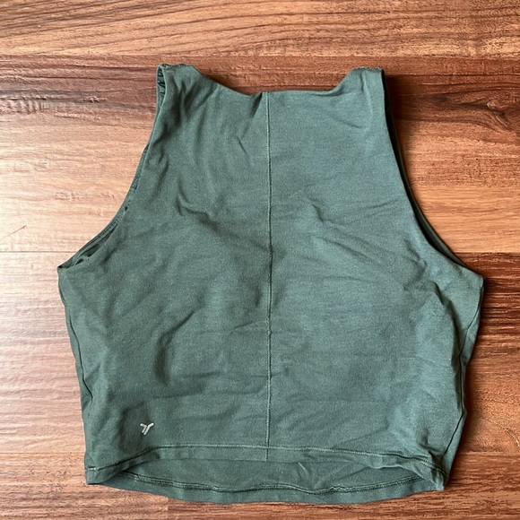 Old Navy Active Power Chill Crop - Picture 2 of 2